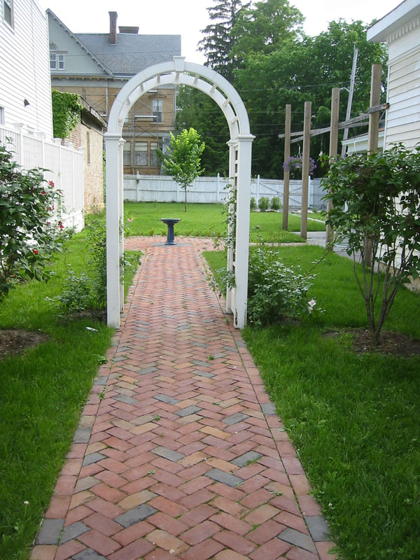 Stone Walkway Pictures - Natural, Square Cut and Brick ...
